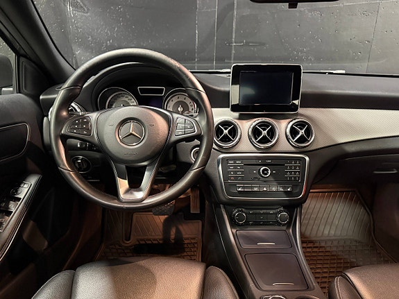 Mercedes-Benz GLA200 9 of 24
