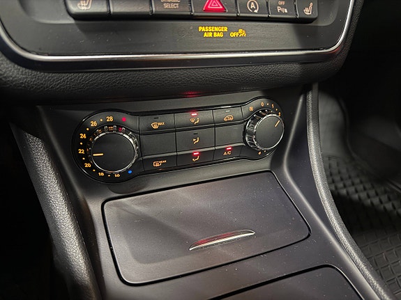 Mercedes-Benz GLA200 18 of 24