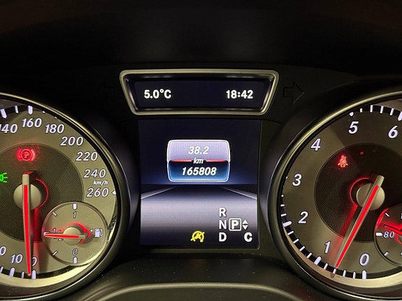 Mercedes-Benz GLA200 12 of 24