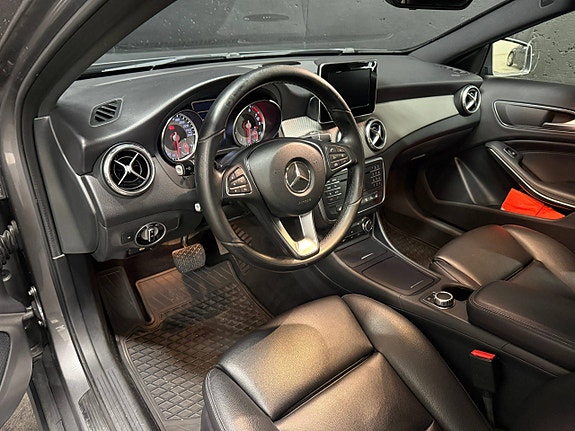Mercedes-Benz GLA200 8 of 24