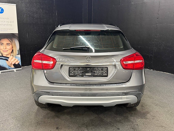 Mercedes-Benz GLA200 6 of 24