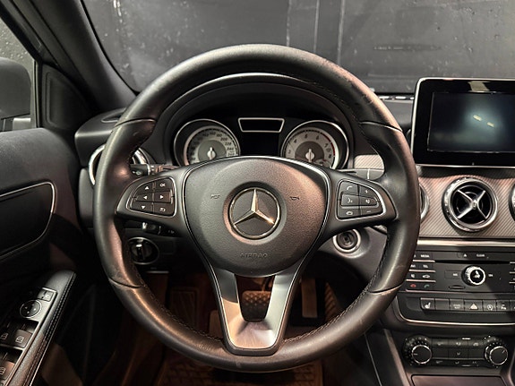 Mercedes-Benz GLA200 10 of 24