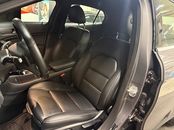 Mercedes-Benz GLA200 22 of 24
