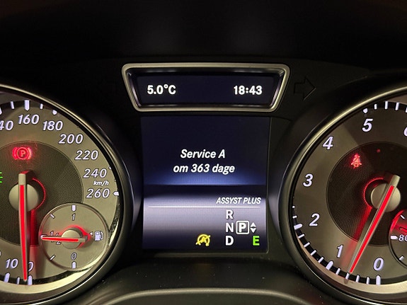 Mercedes-Benz GLA200 13 of 24