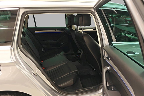 Volkswagen Passat 18 of 29