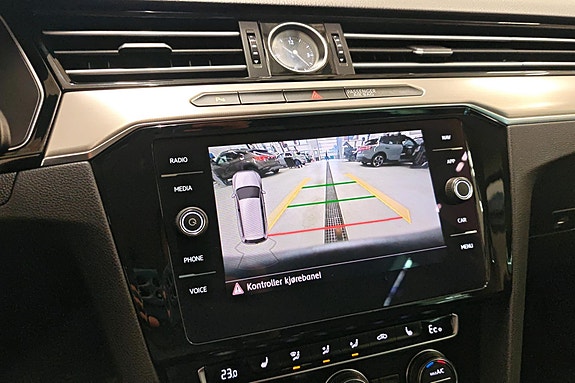 Volkswagen Passat 21 of 29