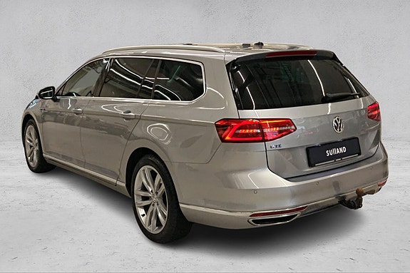 Volkswagen Passat 3 of 29