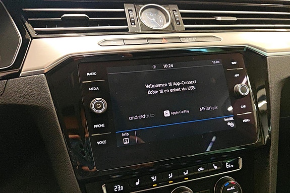 Volkswagen Passat 26 of 29