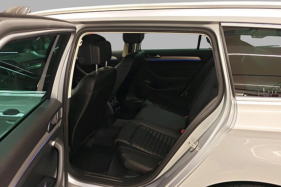 Volkswagen Passat 19 of 29