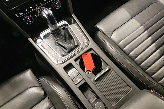 Volkswagen Passat 13 of 29