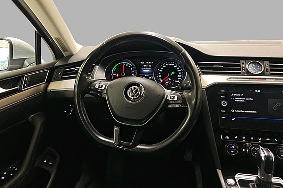 Volkswagen Passat 14 of 29