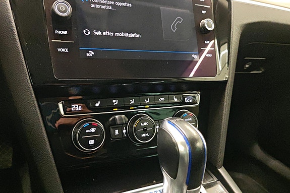 Volkswagen Passat 12 of 29
