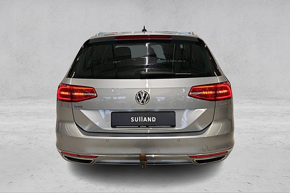 Volkswagen Passat 4 of 29