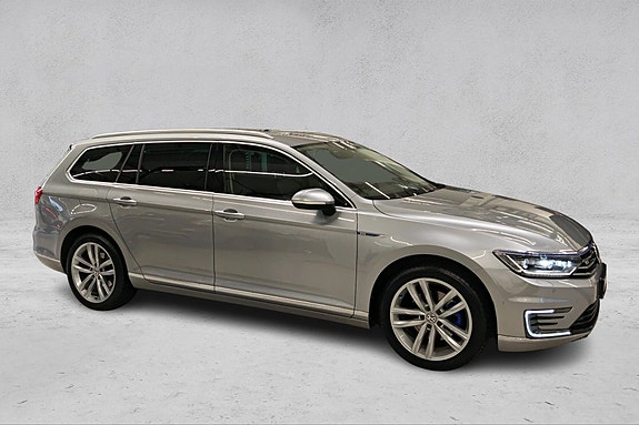 Volkswagen Passat 6 of 29