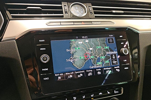 Volkswagen Passat 23 of 29