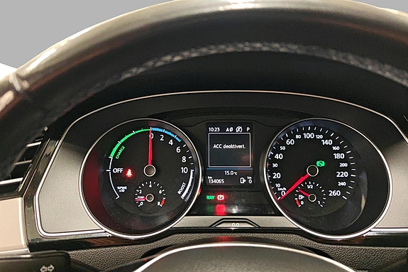 Volkswagen Passat 15 of 29