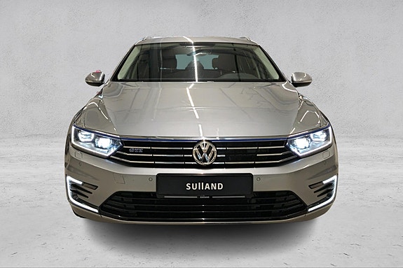 Volkswagen Passat 8 of 29