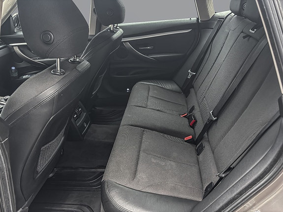 BMW 320d 17 of 23
