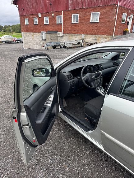 Toyota Corolla 9 of 30