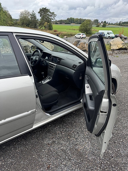 Toyota Corolla 13 of 30