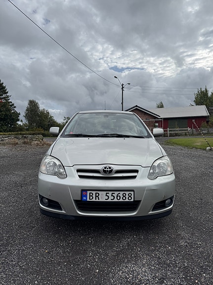 Toyota Corolla 8 of 30