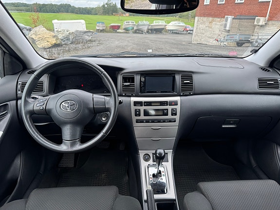 Toyota Corolla 16 of 30