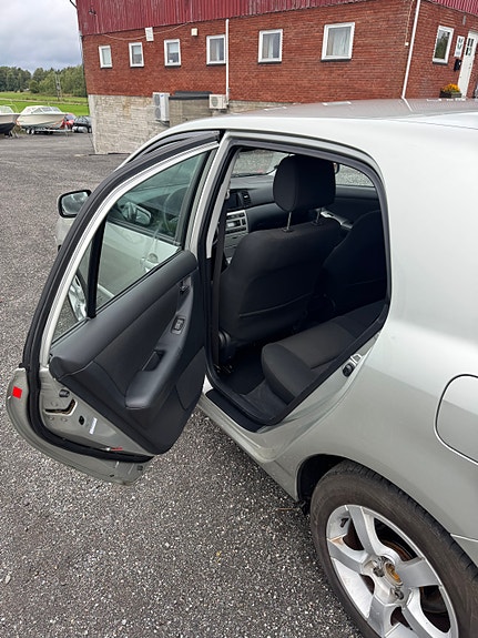 Toyota Corolla 10 of 30