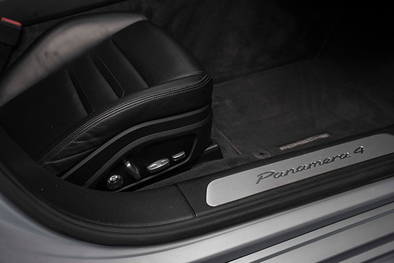 Porsche Panamera 19 of 30