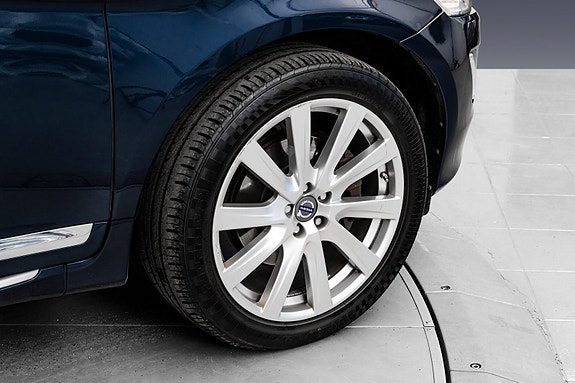 Volvo XC60 15 of 30