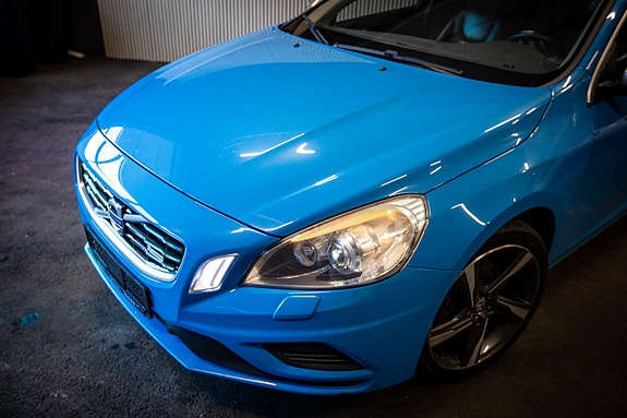 Volvo V60 2 of 24