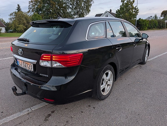 Toyota Avensis 8 of 13