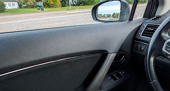 Toyota Avensis 12 of 13