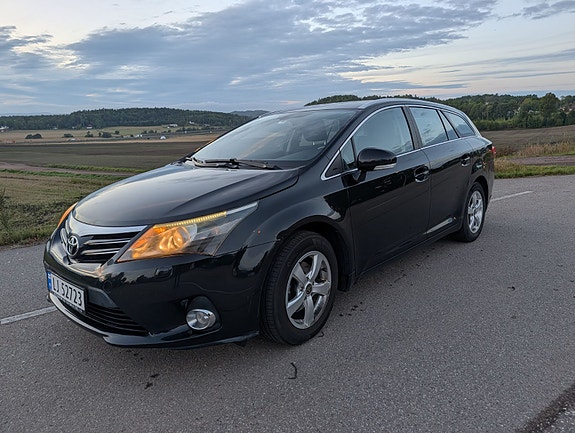 Toyota Avensis 5 of 13