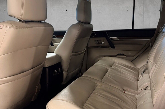 Mitsubishi Pajero 20 of 24