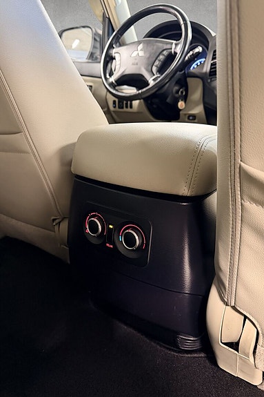 Mitsubishi Pajero 19 of 24