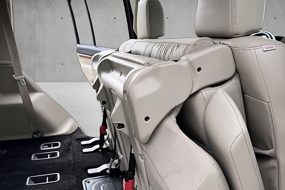 Mitsubishi Pajero 21 of 24