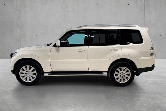 Mitsubishi Pajero 6 of 24