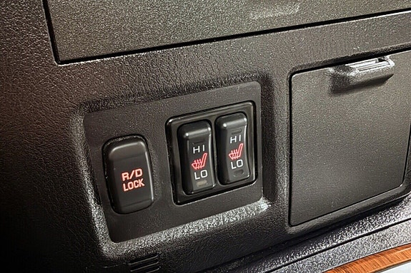 Mitsubishi Pajero 13 of 24