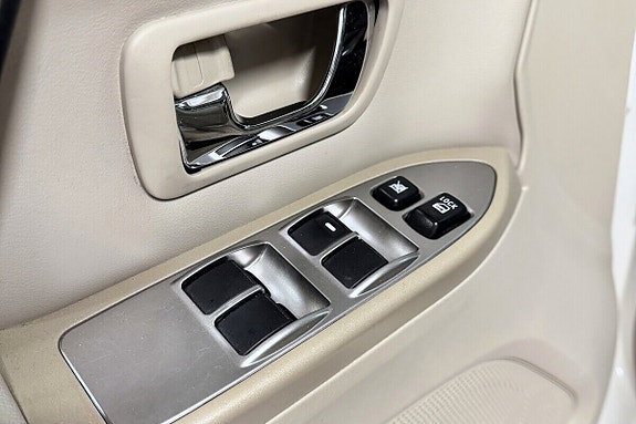 Mitsubishi Pajero 8 of 24