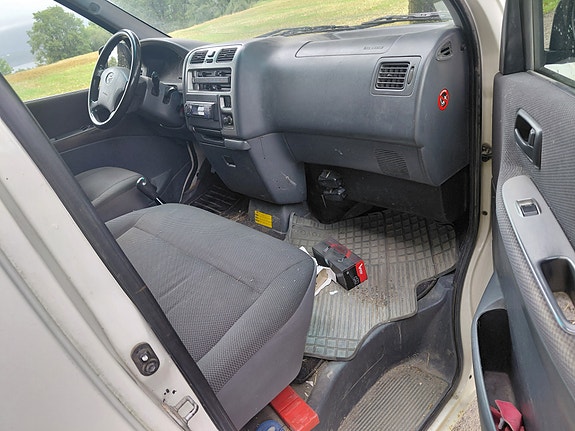 Toyota HiAce 11 of 14