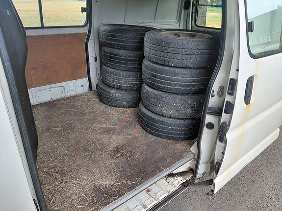 Toyota HiAce 9 of 14