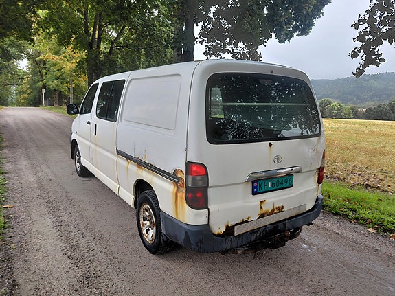 Toyota HiAce 7 of 14