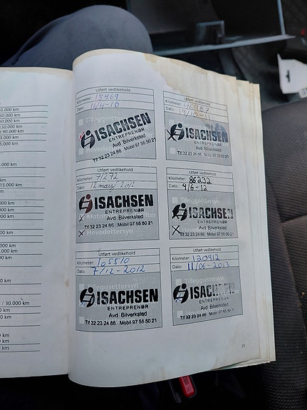 Toyota HiAce 14 of 14