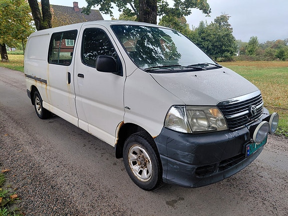 Toyota HiAce 3 of 14