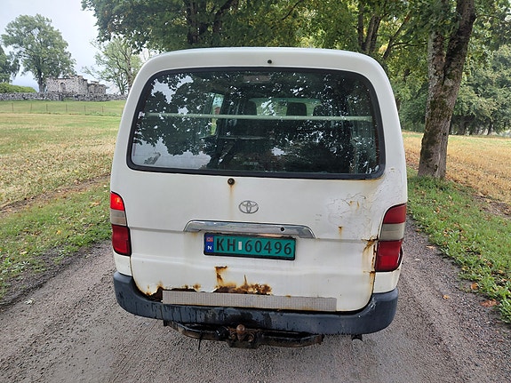 Toyota HiAce 6 of 14
