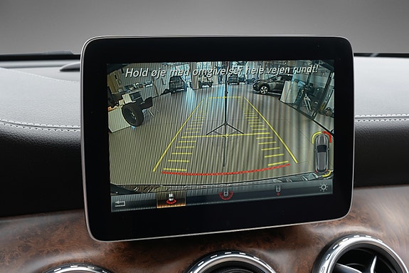 Mercedes-Benz GLA250 13 of 25