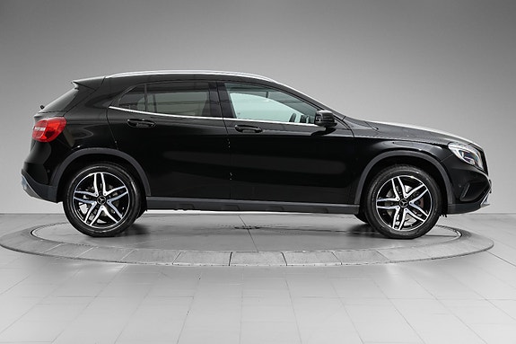 Mercedes-Benz GLA250 5 of 25