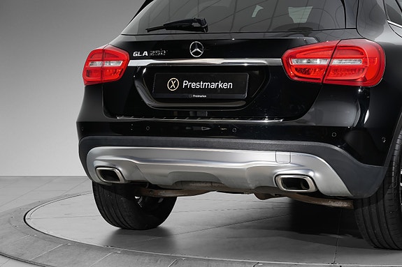 Mercedes-Benz GLA250 25 of 25