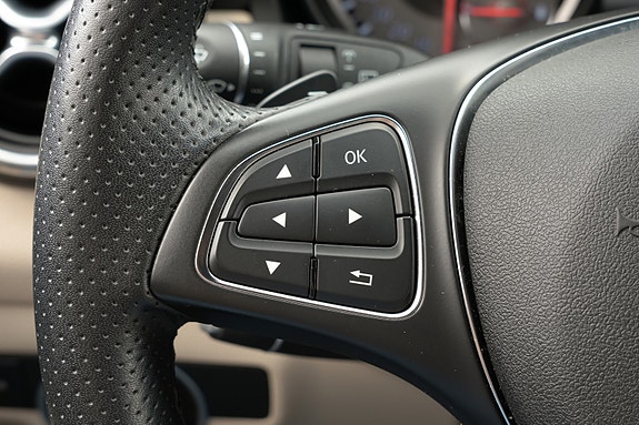 Mercedes-Benz GLA250 16 of 25