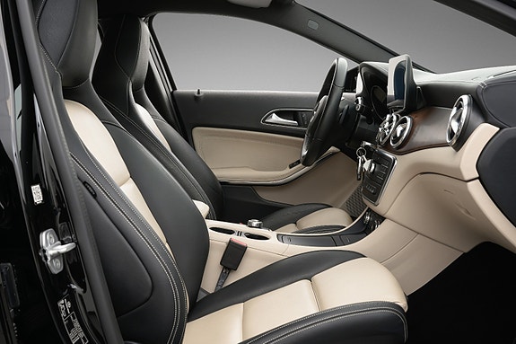 Mercedes-Benz GLA250 7 of 25